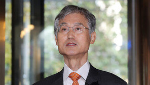 조희대 “사법행정 경험 부족은 사실…밀어붙이진 않을 것”