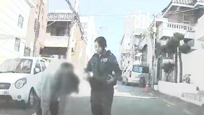 “헉헉 내가 졌다 졌어” 여경 끈질긴 추격에 절도범 ‘항복’ (영상)