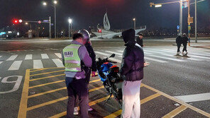 ‘경광봉 흔들며 폭주’… 심야 오토바이 난폭 운전 10대 6명 검거