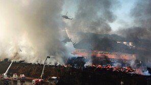 영천 폐전선 야적장 불 30시간 넘게 이어져… 진화 난항 