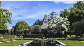 바이든-시진핑 회담 장소… 中화초로 꾸민 ‘106년 정원’