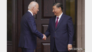 바이든, 시진핑 만나 “미중 경쟁, 책임있게 관리하자”