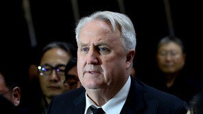 인요한, 험지 출마·불출마 압박에도 꿈쩍 않는 친윤·지도부