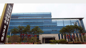 화장실서 기절시킨 여친 입막아 살해한 전 해양경찰에 무기징역 구형