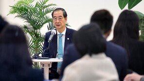 김영란법 식사비 한도 7년째 3만원… 한 총리 “현실화 필요”