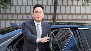 이재용 ‘삼성 합병’ 결심공판 출석…말없이 법정으로