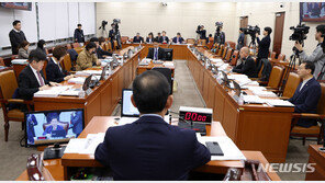 국민의힘 35%·민주당 33%…양당 동반 하락[한국갤럽]