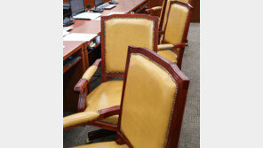 개당 60만원짜리 국회 의자 교체 ‘짬짜미’…여야, 운영비 364억 증액 합의