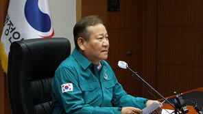 ‘조기 귀국’ 이상민 “전산망 마비, 국민 불이익 없게 모든 조치”