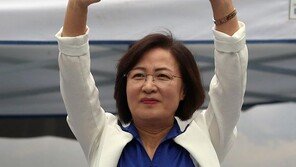 추미애 “윤 지지율, 30% 철벽통있어…돈들여 여론조사하지말라”