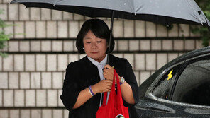 윤미향 출판기념회에 ‘조·추’ 지원사격…조국 “동병상련 마음”