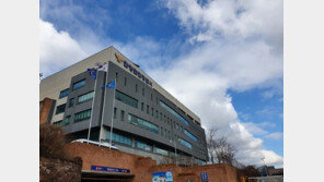 층간소음 문제로 위층 찾아간 남성, 경찰 출동하자 흉기 위협