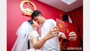 中 작년 초혼자 1051만명 사상최저…올해 신생아 900만명 밑돌듯