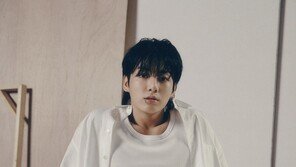 방탄소년단 정국, 음반 판매량 250만장 달성…13년만의 최고 기록