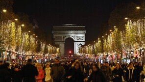 성탄 조명으로 물든 샹젤리제 