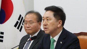 [단독]여권 “한동훈, 방패 대신 창들고 싸울 것…출마로 기운 듯”