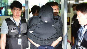 착륙 전 항공기 비상문 개방한 30대, 집행유예