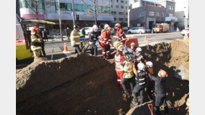 상수도관 교체 공사 중 인부 1명 매몰…“생명엔 지장 없어”