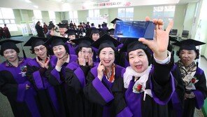 “우리도 학사모 썼어요” 