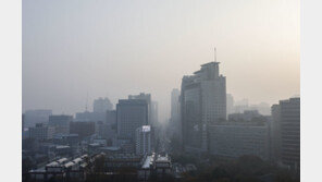 수도권 미세먼지 ‘나쁨’…포근하다 저녁부터 기온 ‘뚝’