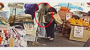 왜 이렇게 바짝붙나 했더니…눈 깜짝할 새 사라진 지갑 (영상)