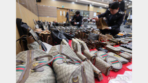 중국산 ‘짝퉁’ 명품 밀수조직 검거…“핸드백부터 향수까지 700억대”