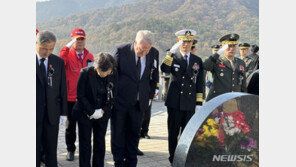 인요한 혁신위, 연평도 포격전 영웅 추모·전승 기념식 참석