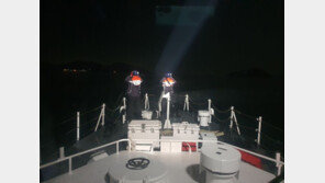 인천 연안부두서 남성 2명 바다에 빠져 실종…해경 수색