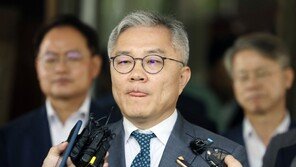 ‘암컷 리스크’에…민주 “막말·부적절 언행, 공천심사 반영”