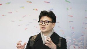 한동훈 “이게 민주당이다, 멍청아”… 최강욱 글 되돌려줘