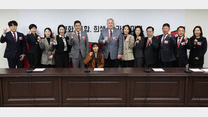 인요한 혁신위에 무슨 일이…고성에 위원들 사퇴까지