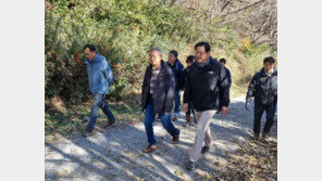 문재인, 진해 ‘드림로드’ 둘레길 걸어…황기철 전 보훈처장 동행