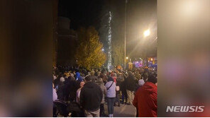 다 켠 것 맞나요?…초라한 성탄 트리에 탄식