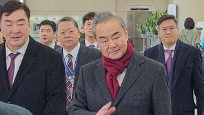 日가미카와·中왕이 부산 도착… 내일 한일중 외교장관회의