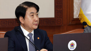 與 “총선용 정쟁 카드” 野 “호위부대 전락”…이동관 탄핵안 공방