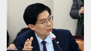 조정훈 “이재명 ‘눈떠보니 후진국’…자신 책임 쏙 뺀 유체이탈 글”