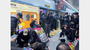 박경석 전장연 대표, 구속영장 신청 반려로 석방돼