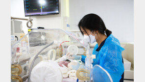 ‘생존율 20%’ 1㎏ 미만 세쌍둥이, 한국 의료진이 살렸다
