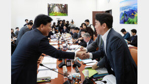 결국 밀실 심사로 간 657조 내년 예산안