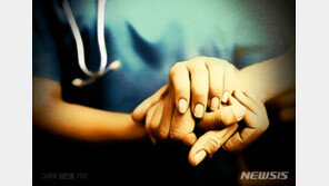 ‘더 머물러 달라’ 거절하자 요양보호사 흉기로 찌른 70대, 징역 15년 구형