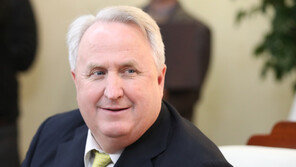 인요한 혁신안 용두사미?…‘불출마’ 최후통첩 앞두고 사면초가