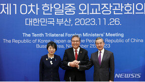 日외무상, 부산서 ‘82년생 김지영’ 구입…“밀리언셀러 서적”