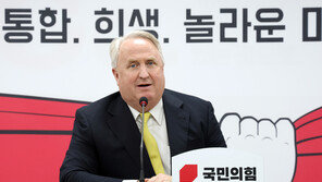 인요한 “혁신안 안 받을 수 없게 넘길 것…못 받아들이면 매 맞아”