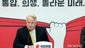 인요한 “‘지도부·중진 불출마·험지 출마’ 안 받을 수 없게 넘길 것”