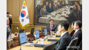 금통위 “긴축 장기화·더딘 소비회복…성장 불확실 높아”