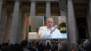 바티칸 “교황, 폐럼에 호흡 곤란 지속…항생제 치료”