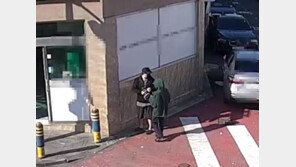 푼돈 받고 청소년에 담배 ‘댈구’…철없는 어른들