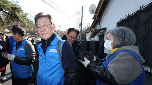 이재명 연탄봉사서 “에너지취약층 고통 최소화, 정치가 노력해야”