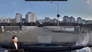 달리는 차에 돌 던진 아이…할머니는 “애 다칠 뻔” 되레 역정