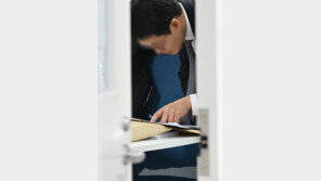 경기도청 압수수색 12시간30분 만에 중단…5일 오전 재개